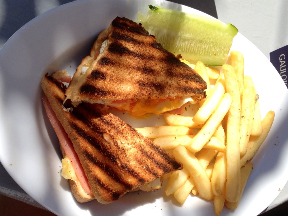 Toastie with fried egg